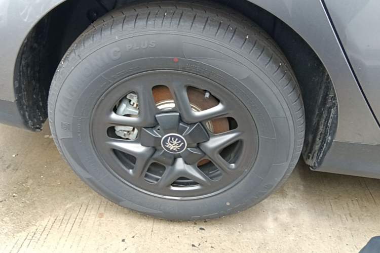 Used BYD Qin PLUS 2025 DM-i Smart Drive 55KM Leading Model Right Rear Wheel Hub