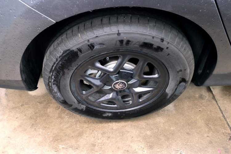 Used BYD Qin PLUS 2025 DM-i Smart Drive 55KM Leading Model Right Rear Wheel Hub