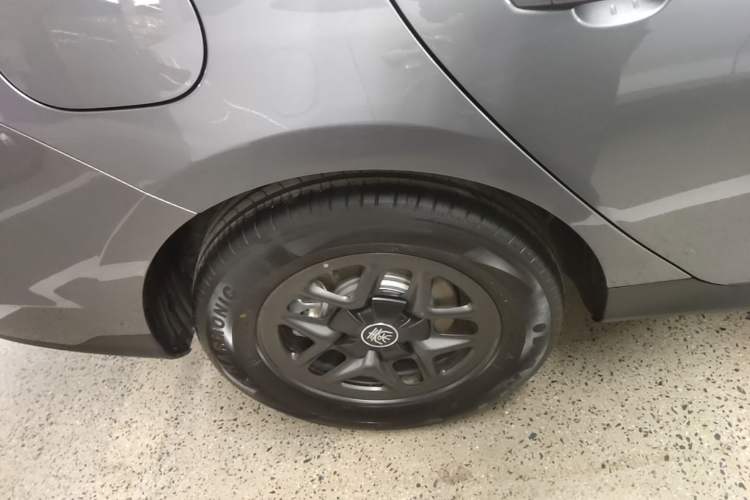 Used BYD Qin PLUS 2025 DM-i Smart Drive 55KM Leading Model Right Rear Wheel Hub