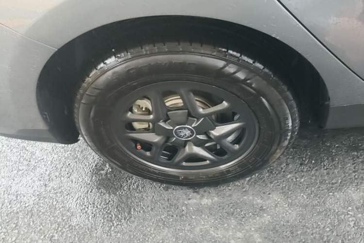 Used BYD Qin PLUS 2025 DM-i Smart Drive 55KM Leading Model Right Rear Wheel Hub