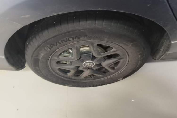 Used BYD Qin PLUS 2025 DM-i Smart Drive 55KM Leading Model Right Rear Wheel Hub
