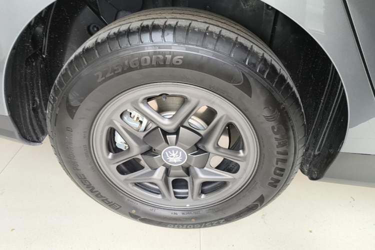 Used BYD Qin PLUS 2025 DM-i Smart Drive 55KM Leading Model Right Rear Wheel Hub