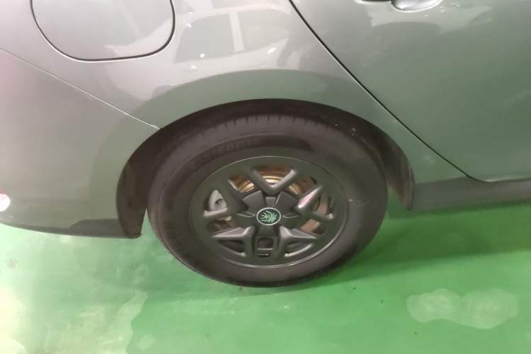 Used BYD Qin PLUS 2025 DM-i Smart Drive 55KM Leading Model Right Rear Wheel Hub