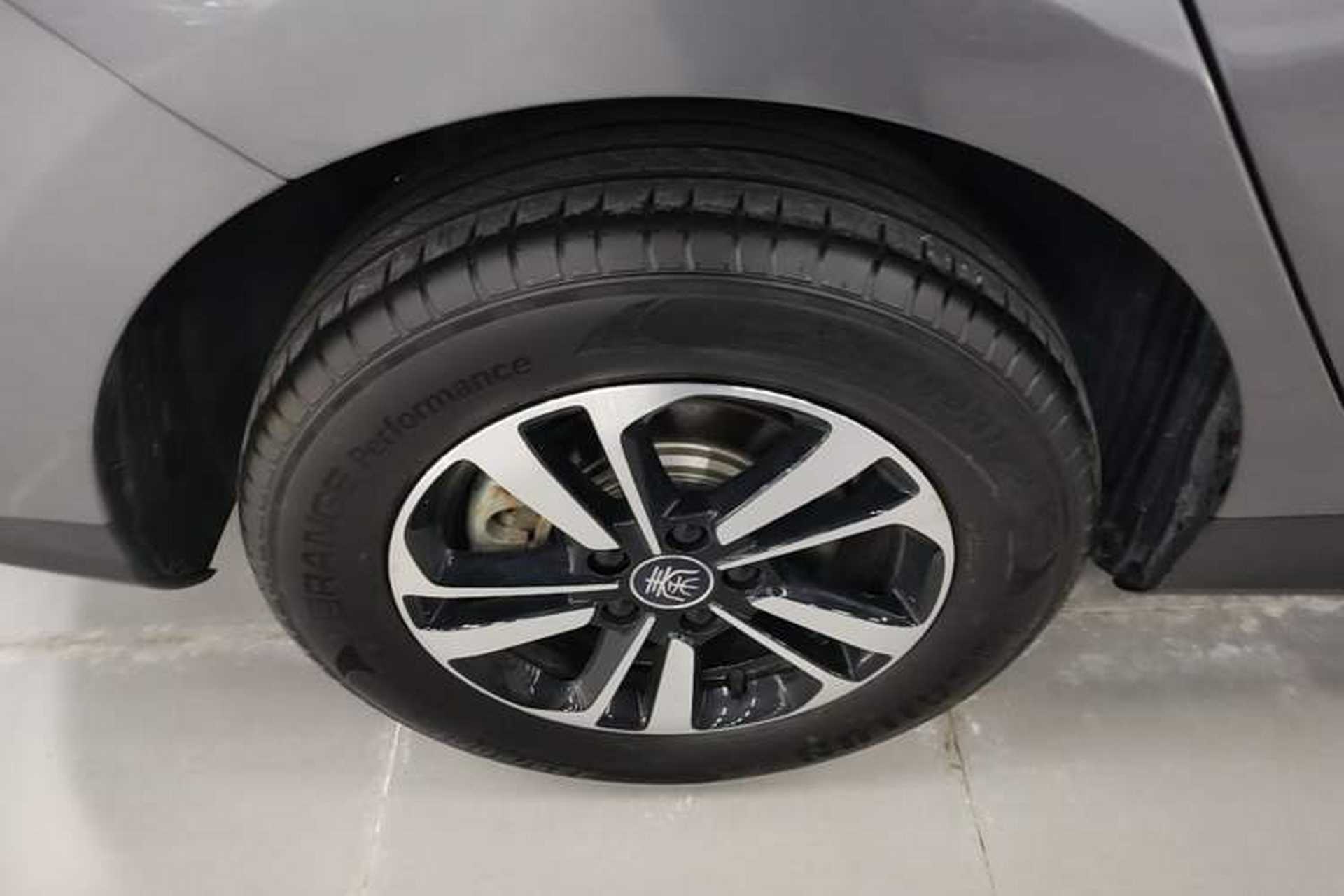 Used BYD Qin PLUS 2025 DM-i Smart Drive 120KM Superior Model Right Rear Wheel Hub