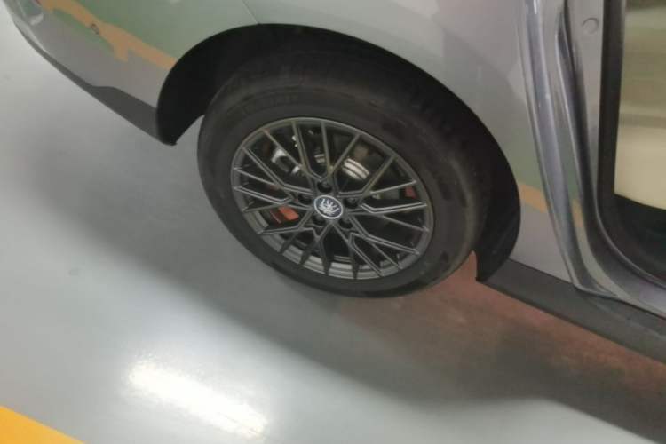 Used BYD Qin PLUS 2025 EV Smart Drive Edition 420KM Leading Model Right Rear Wheel Hub
