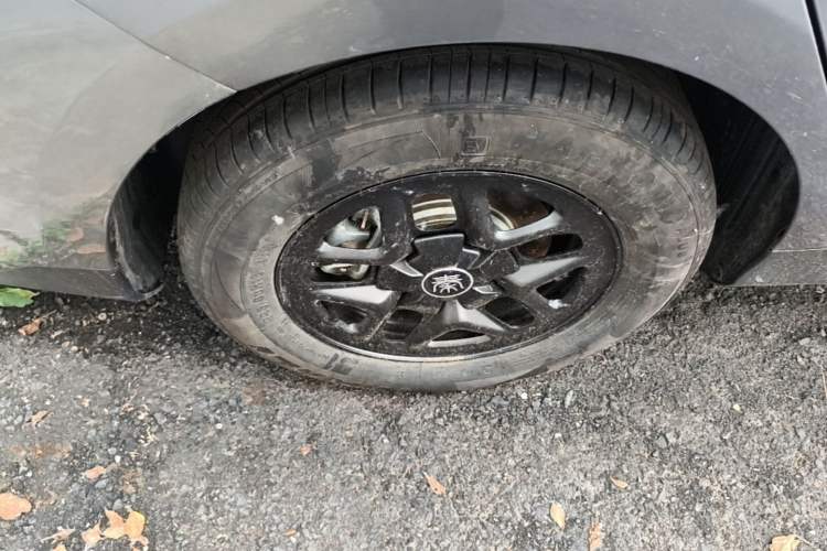 Used BYD Qin PLUS 2025 DM-i Smart Drive 55KM Leading Model Right Rear Wheel Hub