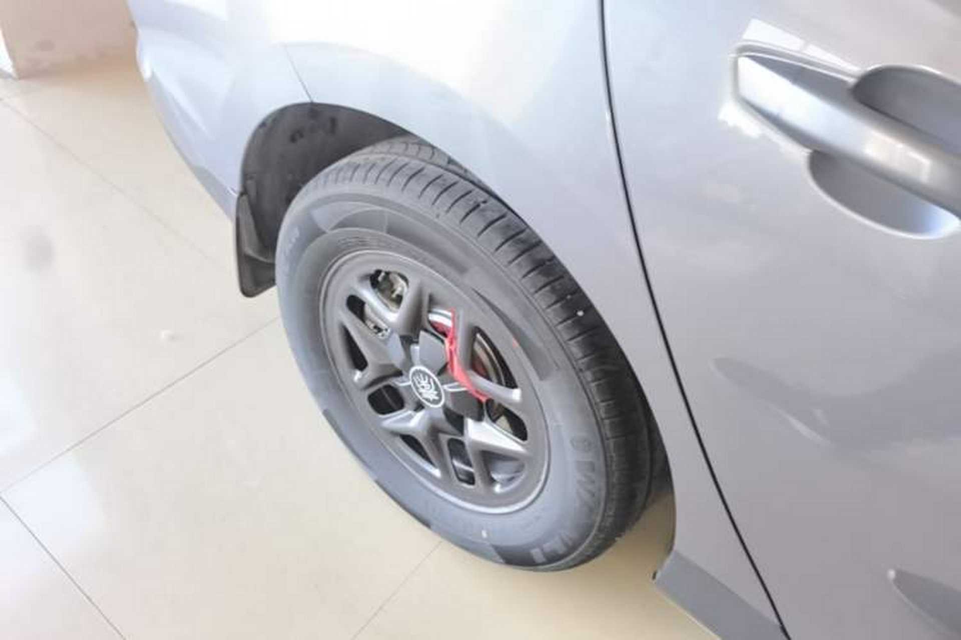 Used BYD Qin PLUS 2025 DM-i Smart Drive 55KM Leading Model Right Rear Wheel Hub