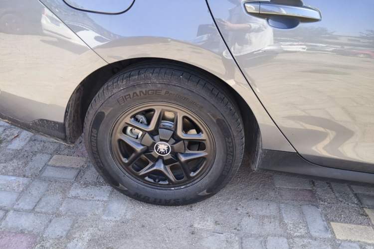 Used BYD Qin PLUS 2025 DM-i Smart Drive 55KM Leading Model Right Rear Wheel Hub