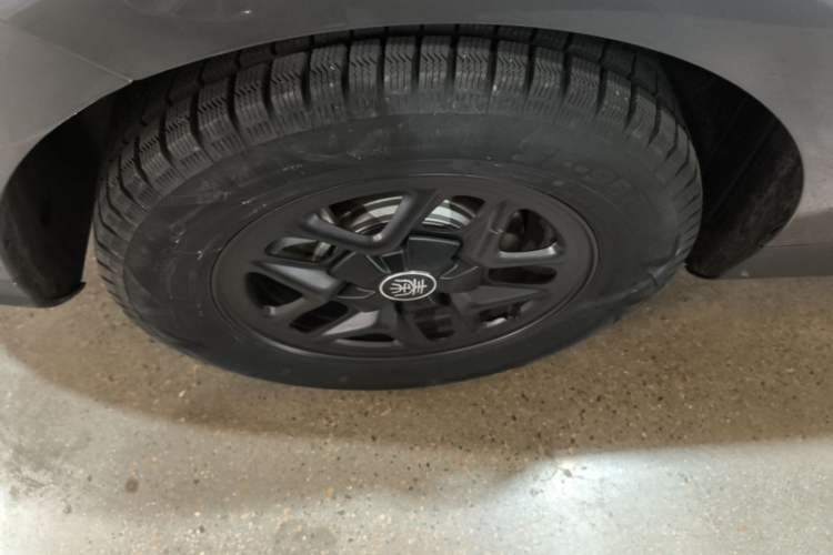 Used BYD Qin PLUS 2025 DM-i Smart Drive 55KM Leading Model Right Rear Wheel Hub