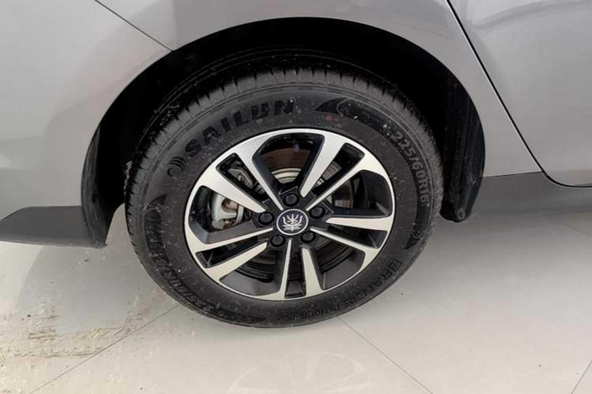 Used BYD Qin PLUS 2025 DM-i Smart Drive 120KM Superior Model Right Rear Wheel Hub