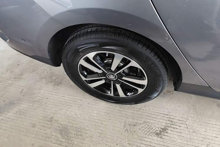 Used BYD Qin PLUS 2025 DM-i Smart Drive 55KM Beyond Model Right Rear Wheel Hub