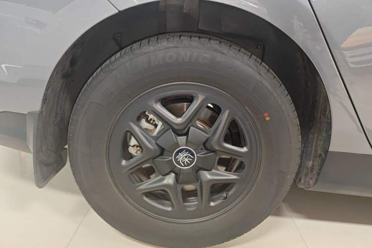 Used BYD Qin PLUS 2025 DM-i Smart Drive 55KM Leading Model Right Rear Wheel Hub
