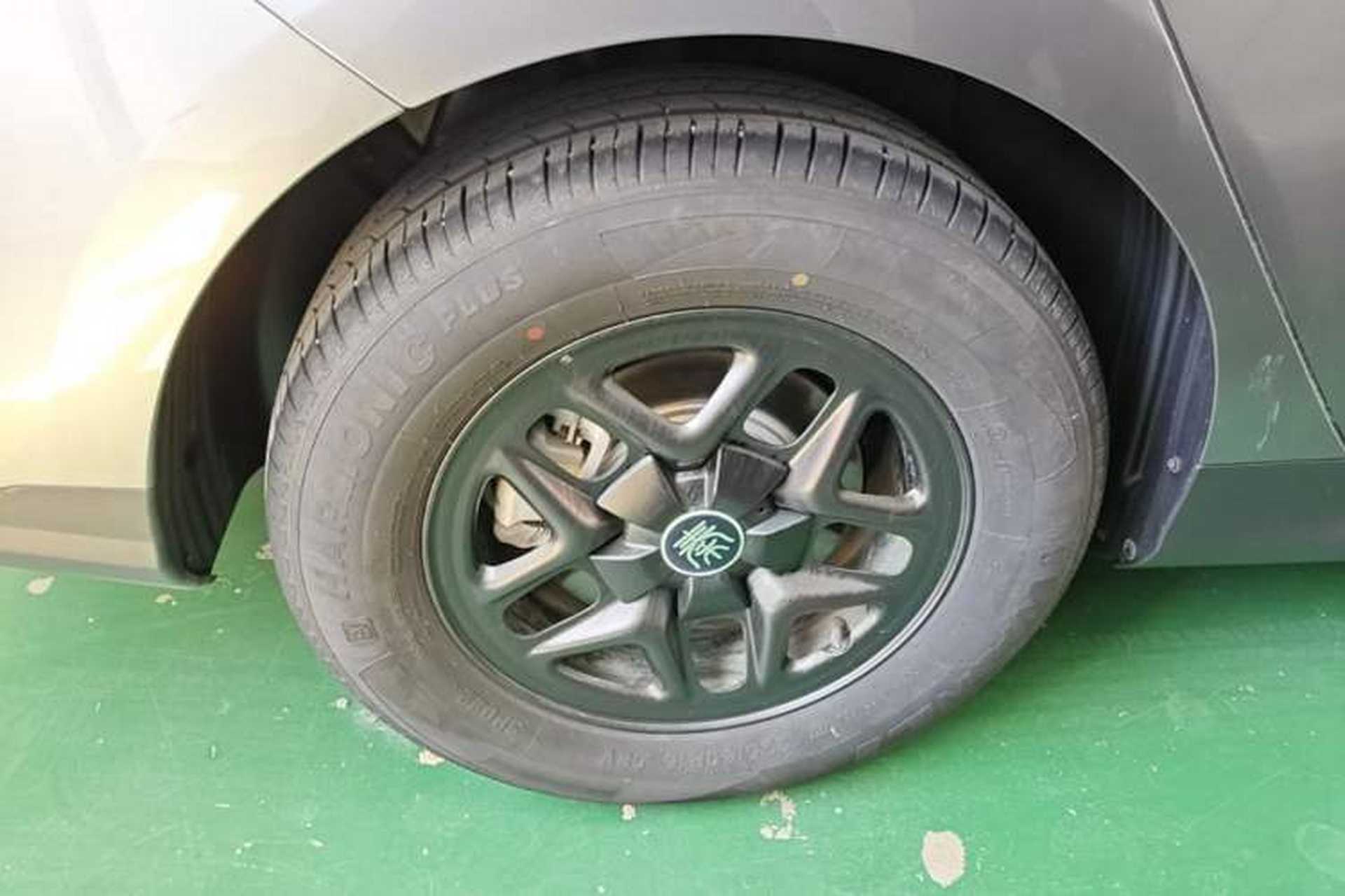 Used BYD Qin PLUS 2025 DM-i Smart Drive 55KM Leading Model Right Rear Wheel Hub