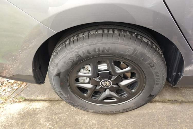 Used BYD Qin PLUS 2025 DM-i Smart Drive 55KM Leading Model Right Rear Wheel Hub