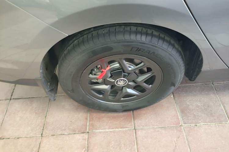 Used BYD Qin PLUS 2025 DM-i Smart Drive 55KM Leading Model Right Rear Wheel Hub