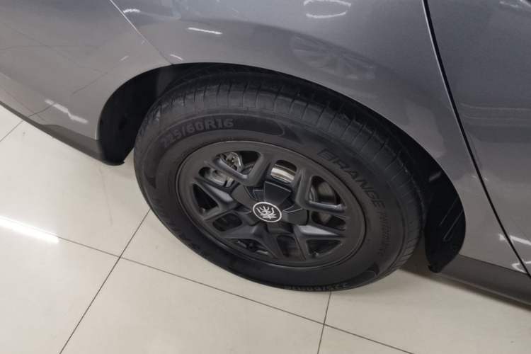 Used BYD Qin PLUS 2025 DM-i Smart Drive 55KM Leading Model Right Rear Wheel Hub