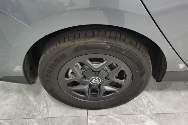 Used BYD Qin PLUS 2025 DM-i Smart Drive 55KM Leading Model Right Rear Wheel Hub