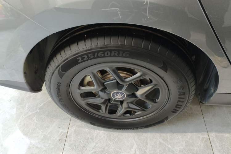 Used BYD Qin PLUS 2025 DM-i Smart Drive 55KM Leading Model Right Rear Wheel Hub