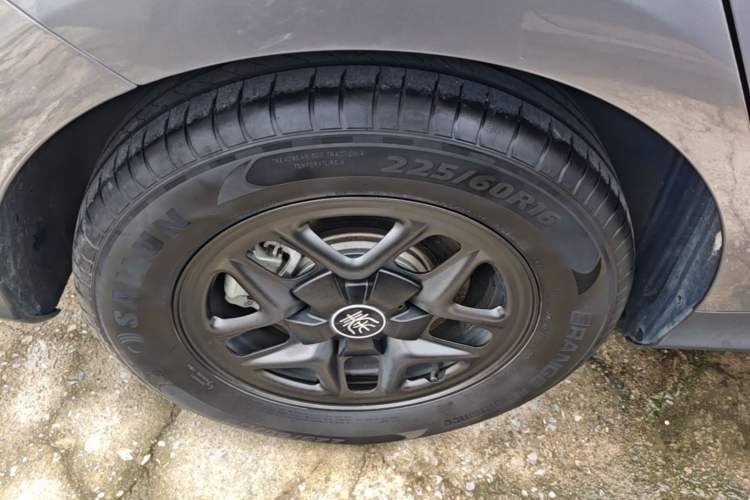 Used BYD Qin PLUS 2025 DM-i Smart Drive 55KM Leading Model Right Rear Wheel Hub