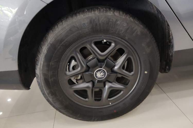 Used BYD Qin PLUS 2025 DM-i Smart Drive 55KM Leading Model Right Rear Wheel Hub