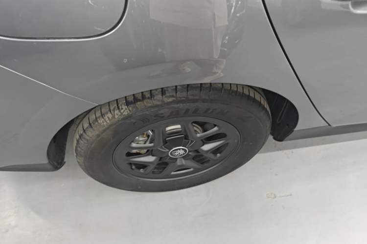 Used BYD Qin PLUS 2025 DM-i Smart Drive 55KM Leading Model Right Rear Wheel Hub