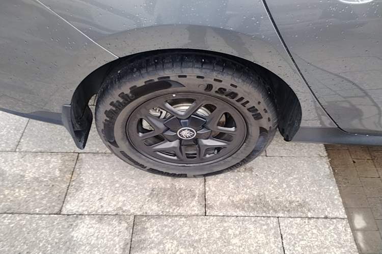 Used BYD Qin PLUS 2025 DM-i Smart Drive 55KM Leading Model Right Rear Wheel Hub
