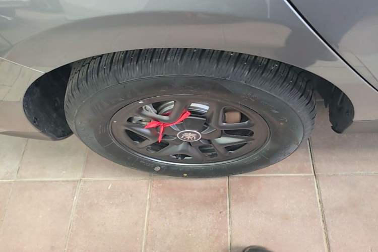 Used BYD Qin PLUS 2025 DM-i Smart Drive 55KM Leading Model Right Rear Wheel Hub
