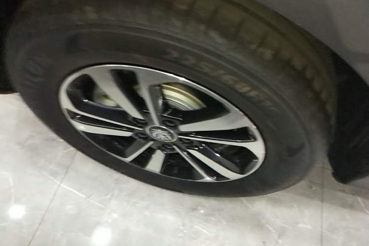 Used BYD Qin PLUS 2025 DM-i Smart Drive 120KM Superior Model Right Rear Wheel Hub