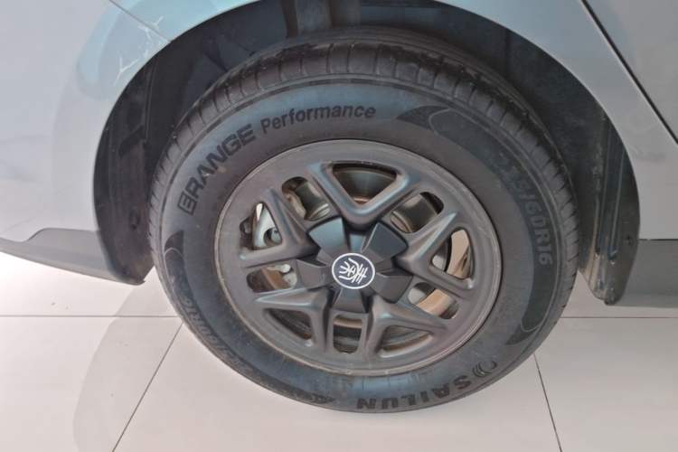 Used BYD Qin PLUS 2025 DM-i Smart Drive 55KM Leading Model Right Rear Wheel Hub