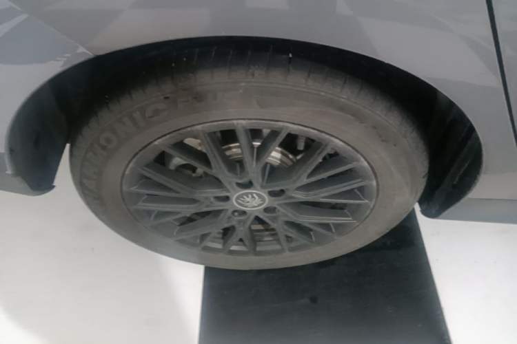 Used BYD Qin PLUS 2025 EV Smart Drive Edition 510KM Leading Model Right Rear Wheel Hub