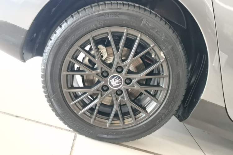 Used BYD Qin PLUS 2025 EV Smart Drive Edition 510KM Leading Model Right Rear Wheel Hub