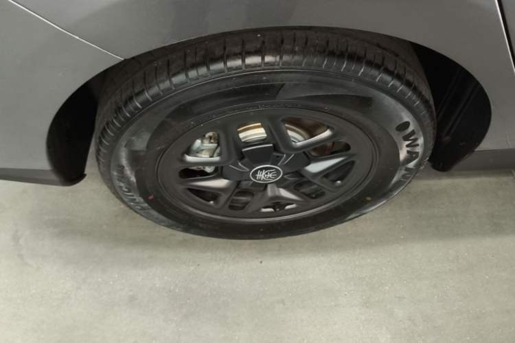 Used BYD Qin PLUS 2025 DM-i Smart Drive 55KM Leading Model Right Rear Wheel Hub