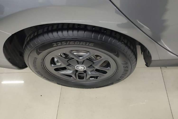 Used BYD Qin PLUS 2025 DM-i Smart Drive 55KM Leading Model Right Rear Wheel Hub