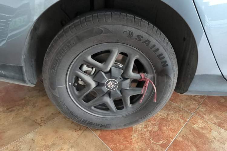 Used BYD Qin PLUS 2025 DM-i Smart Drive 55KM Leading Model Right Rear Wheel Hub