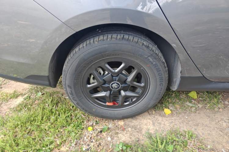 Used BYD Qin PLUS 2025 DM-i Smart Drive 55KM Leading Model Right Rear Wheel Hub