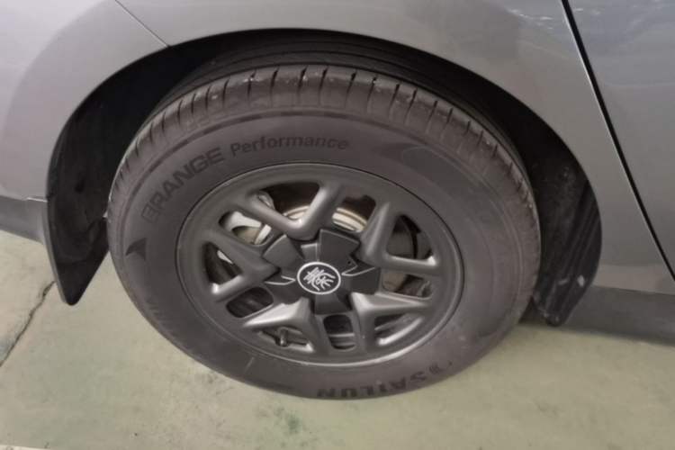 Used BYD Qin PLUS 2025 DM-i Smart Drive 55KM Leading Model Right Rear Wheel Hub