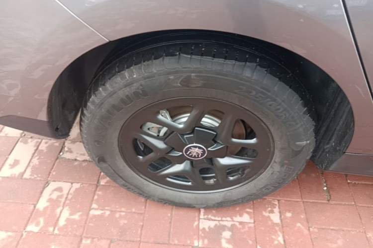 Used BYD Qin PLUS 2025 DM-i Smart Drive 55KM Leading Model Right Rear Wheel Hub