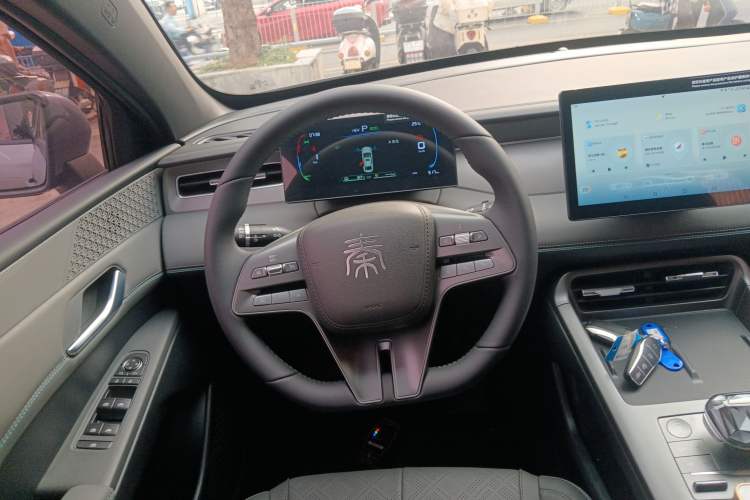 Used BYD Qin PLUS 2025 DM-i Smart Drive 55KM Leading Model Steering Wheel