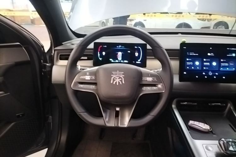 Used BYD Qin PLUS 2025 DM-i Smart Drive 55KM Leading Model Steering Wheel