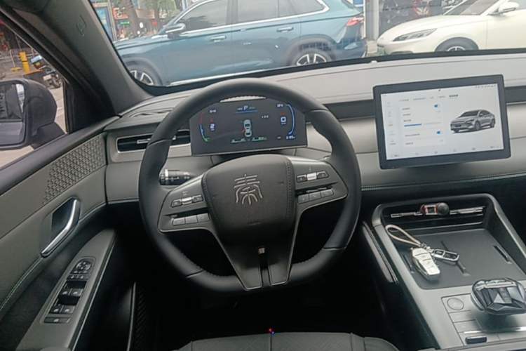 Used BYD Qin PLUS 2025 DM-i Smart Drive 55KM Leading Model Steering Wheel