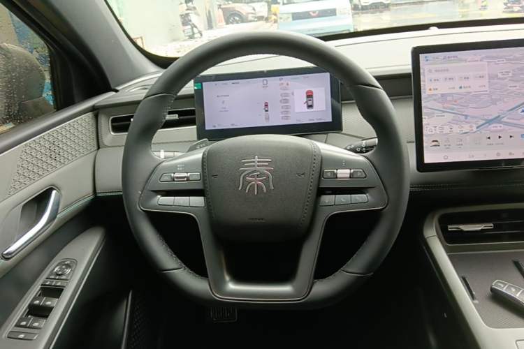 Used BYD Qin PLUS 2025 EV Smart Drive Edition 420KM Leading Model Steering Wheel