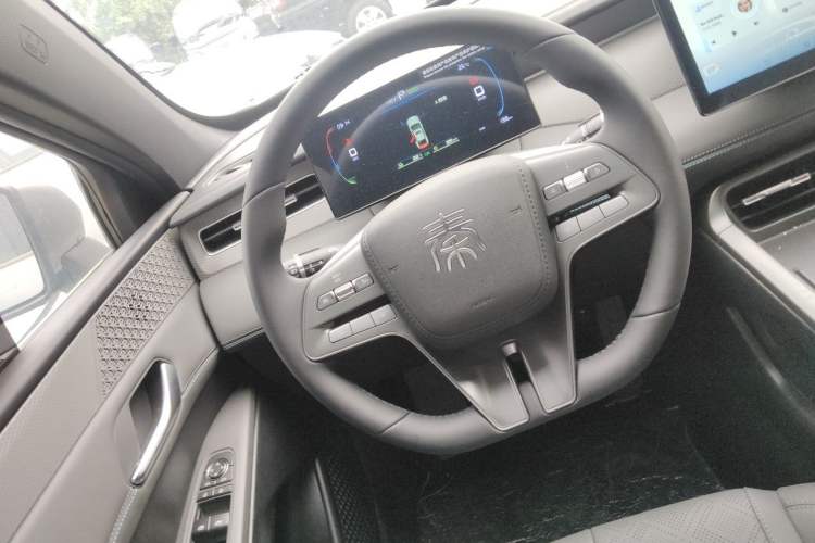 Used BYD Qin PLUS 2025 DM-i Smart Drive 55KM Leading Model Steering Wheel