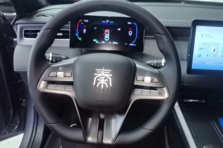 Used BYD Qin PLUS 2025 DM-i Smart Drive 55KM Leading Model Steering Wheel