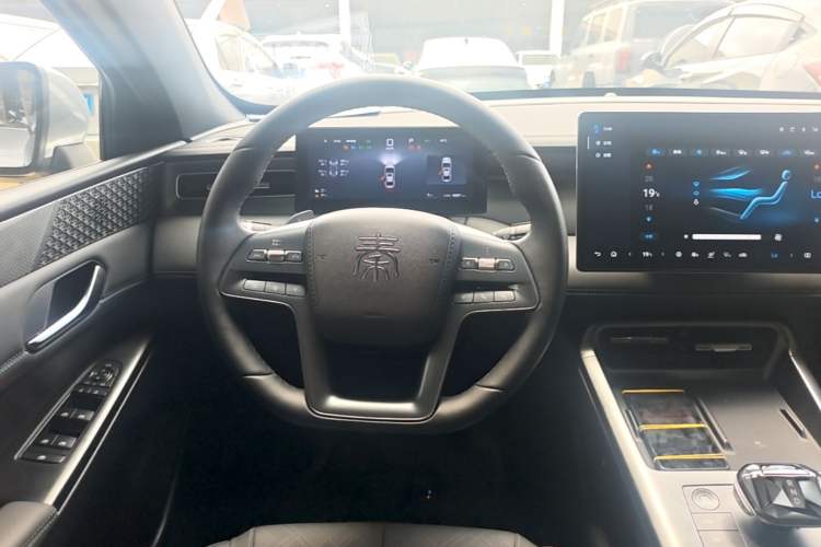 Used BYD Qin PLUS 2025 DM-i Smart Drive 120KM Superior Model Steering Wheel