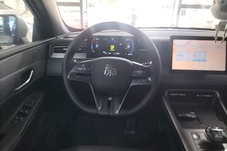 Used BYD Qin PLUS 2025 DM-i Smart Drive 55KM Leading Model Steering Wheel