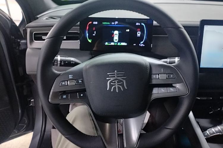 Used BYD Qin PLUS 2025 DM-i Smart Drive 55KM Leading Model Steering Wheel