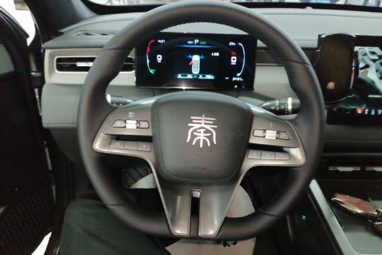 Used BYD Qin PLUS 2025 DM-i Smart Drive 55KM Leading Model Steering Wheel