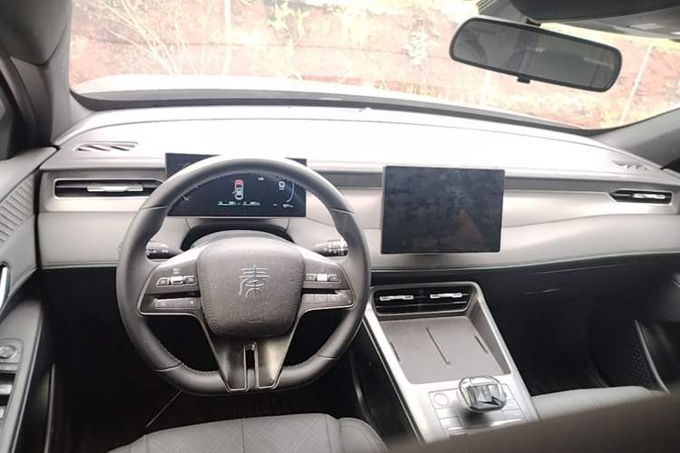 Used BYD Qin PLUS 2025 DM-i Smart Drive 55KM Leading Model Steering Wheel