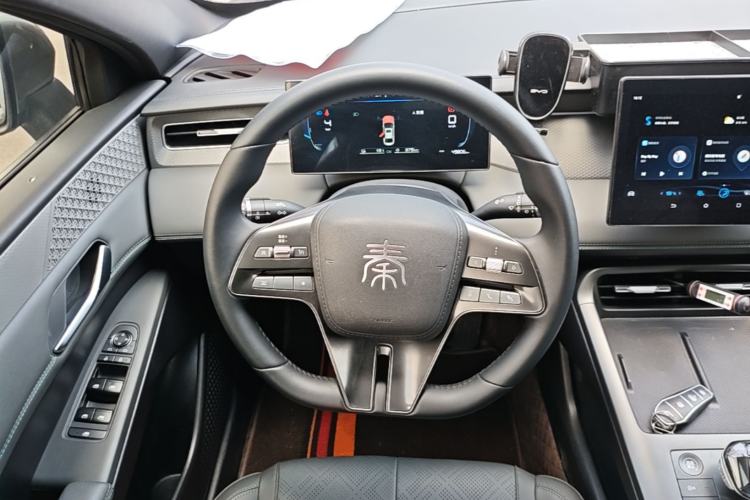 Used BYD Qin PLUS 2025 DM-i Smart Drive 55KM Leading Model Steering Wheel