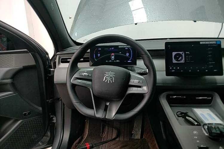 Used BYD Qin PLUS 2025 DM-i Smart Drive 55KM Leading Model Steering Wheel